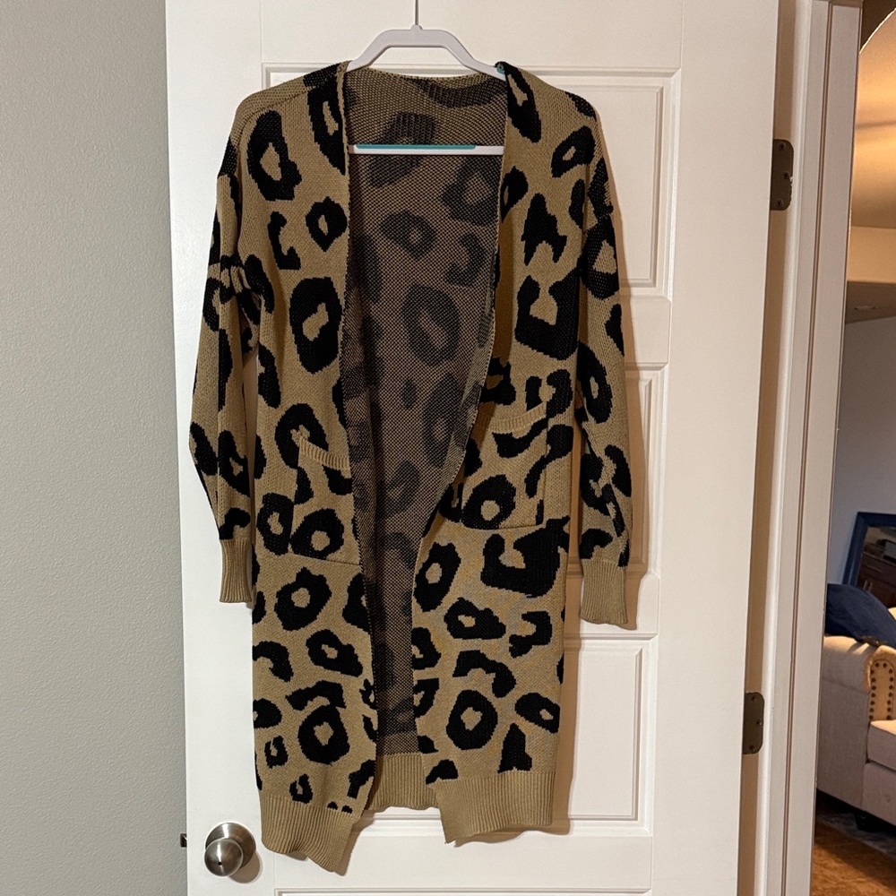 Chic Leopard Print Open Cardigan